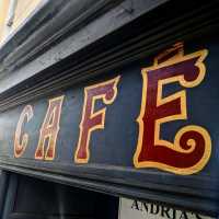 andria-s_cafe-cheltenham-gold-maroon-lettering-signwriting-signwriter-signpainting