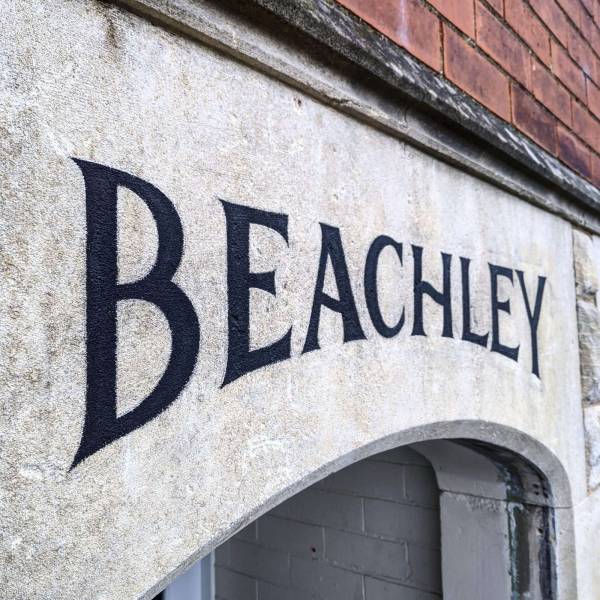 beachley_house-sign-name-stone-handpainted-lettering-signwriting-signpainting-gloucester