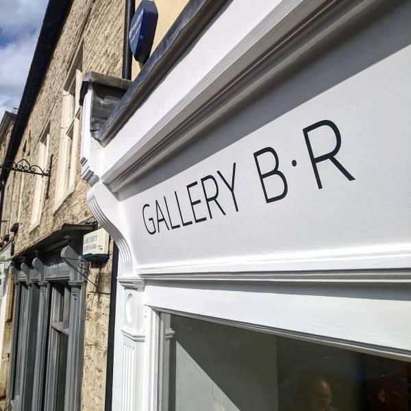 gallery-br-tetbury-cotswolds-fascia-sign-handpainted-minimal-design-signwriting-signpainting