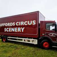 giffords_circus_lorry_vehicle_handpainted_stroud_signwriter_signwriting