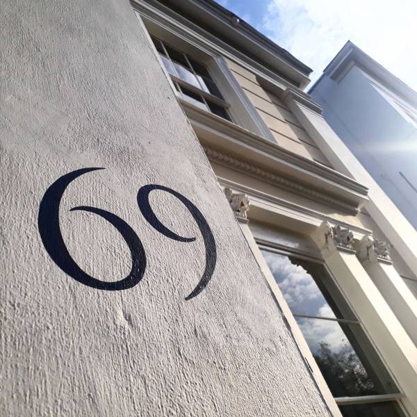 house-number-cheltenham-pittville-handpainted-regency-building-signwriter-signwriting