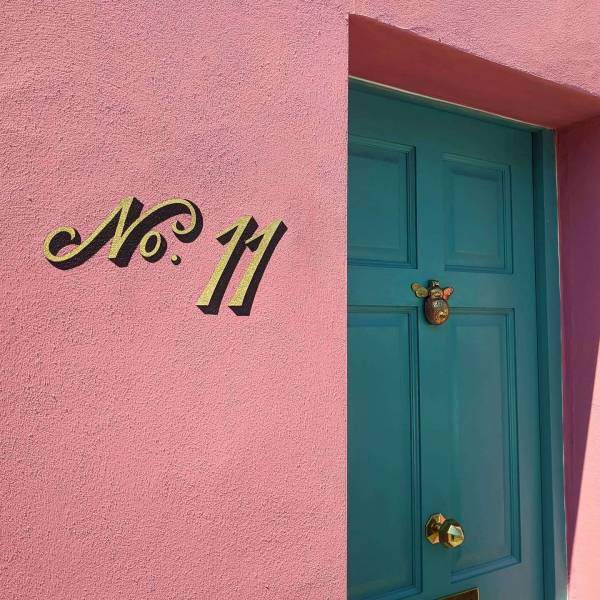 no.11-house-number-sign-exterior-signage-gold-leaf-script-lettering-signwriting-signpainting-gilding-cheltenham