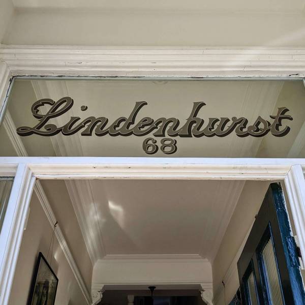 restoration-glass-house-sign-lindenhurst-painted-handpainted-sign-signage-signwriting