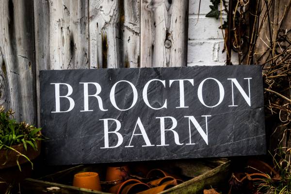 slate_house-sign_brocton-barn_handpainted_signpainting_signwriting_cirencester