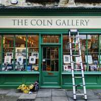 the-coln-gallery-fascia-shopfront-shop-sign-cirencester-handpainted-signwriting-signwriter-lettering-traditional