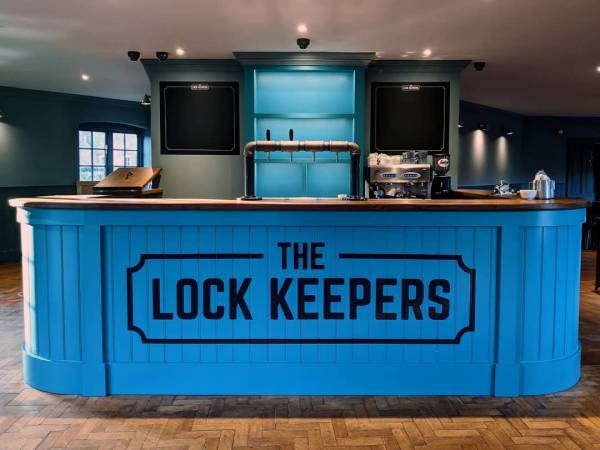 the-lock-keepers-bar-handmade-painted-handpainted-lettering-signwriting-logo-branded-signwriter-gloucester