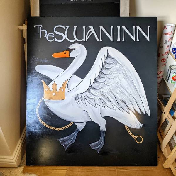 the-swan-pub-sign-illustrative-lettering-hanging-sign-handpainted-signwriting-signpainting