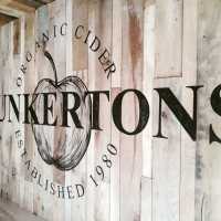 interior_dunkertons_logo_mural_wall_handpainted_distressed_dulux_emulsion_signpainting_signwriting