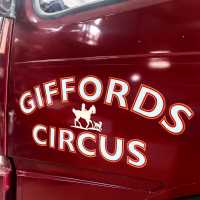logo-giffords-circus-handpainted-van